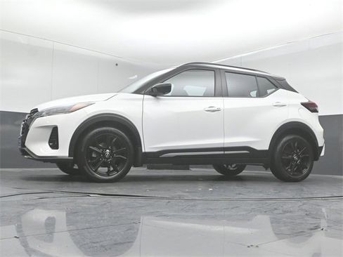 Used 2023 Nissan Kicks SR image 38
