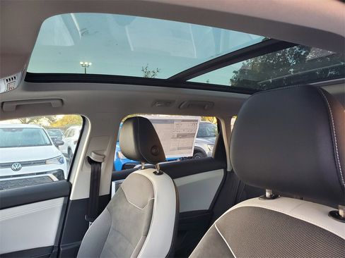 New 2025 Volkswagen Taos SE image 8