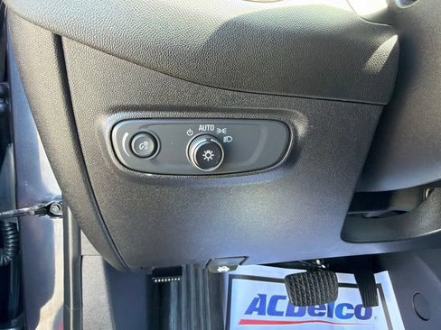 Used 2019 Chevrolet Equinox LT w/ Sun & Navigation Package AWD/4WD image 15