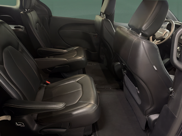 Used 2025 Chrysler Pacifica Select FWD image 15