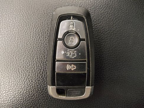 Used 2018 Ford Fusion SE w/ Equipment Group 201A image 32