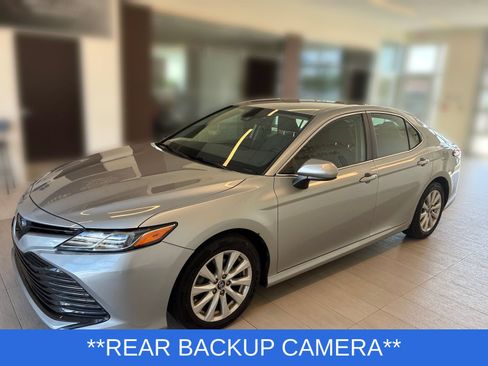 Used 2019 Toyota Camry LE FWD image 4