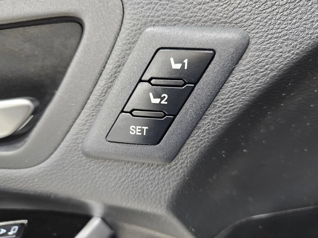 Used 2026 Toyota Sienna Platinum AWD/4WD image 31