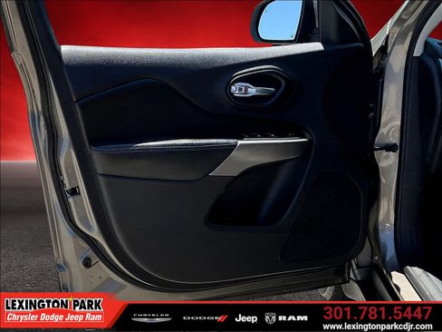 Used 2020 Jeep Cherokee Latitude w/ Quick Order Package 26F North AWD/4WD image 20