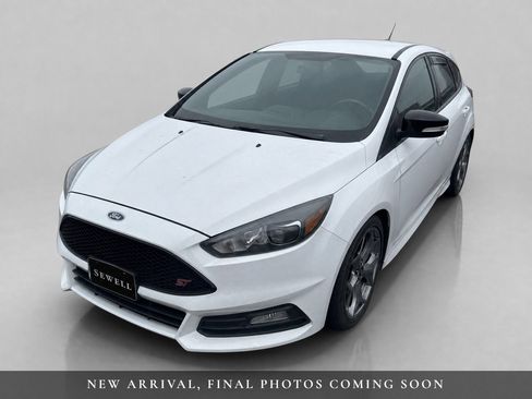 Used 2016 Ford Focus ST FWD image 2