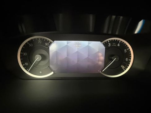 Used 2023 Land Rover Defender 110 SE image 14