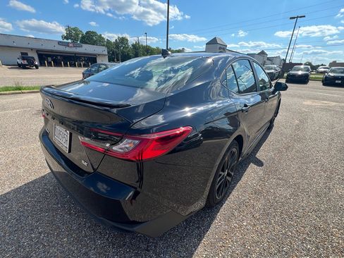 Used 2025 Toyota Camry SE FWD image 9