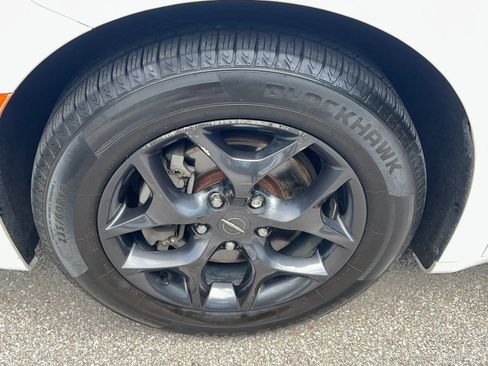 Used 2019 Chrysler Pacifica Touring Plus w/ Advanced Safetytec Group FWD image 9