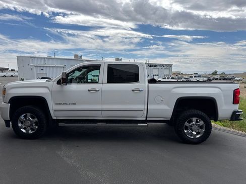 Used 2015 GMC Sierra 2500 Denali w/ Duramax Plus Package AWD/4WD image 6