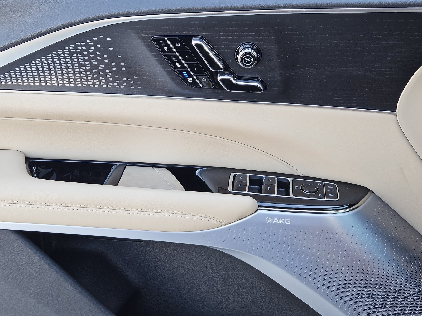 Certified 2026 Cadillac Lyriq Signature Luxury w/ Nappa Leather Package AWD/4WD image 24