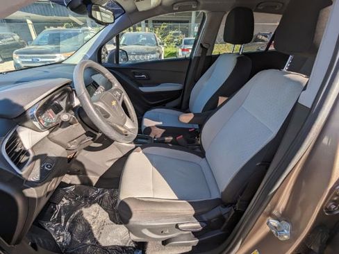 Used 2018 Chevrolet Trax LS FWD image 16