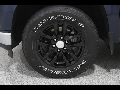 Used 2022 Chevrolet Silverado 1500 LT AWD/4WD image 22