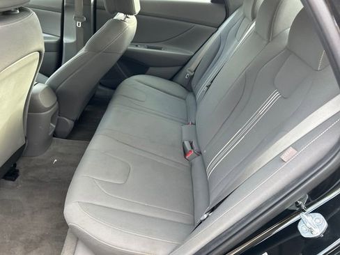 Used 2024 Hyundai Elantra SEL image 18