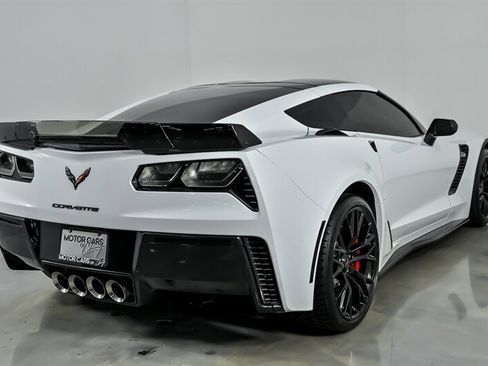 Used 2016 Chevrolet Corvette Z06 w/ 3LZ Preferred Equipment Group RWD image 12