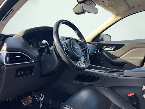 Used 2019 Jaguar F-PACE Prestige AWD/4WD image 32