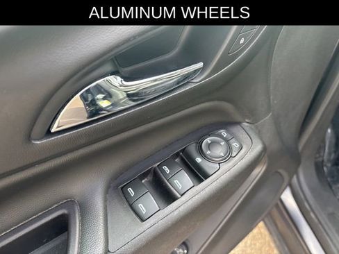 Used 2022 Chevrolet Equinox LT w/ Driver Convenience Package image 12