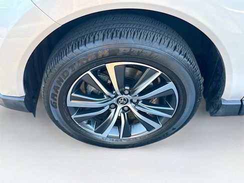 Used 2023 Toyota Venza LE AWD/4WD image 38