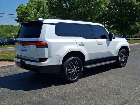 Used 2025 Lexus GX 550 w/ Accessory Package (2T) AWD/4WD image 9