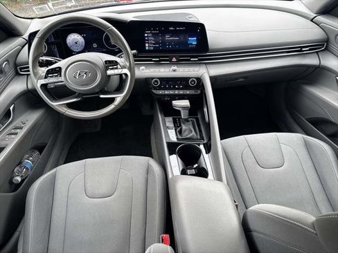 Used 2023 Hyundai Elantra SEL w/ Convenience Package FWD image 12