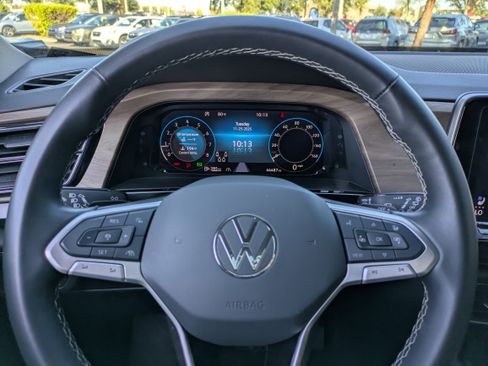 Used 2024 Volkswagen Atlas SE image 25