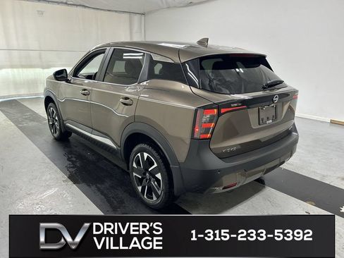Used 2025 Nissan Kicks SV AWD/4WD image 7