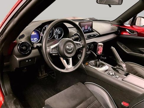 Used 2022 MAZDA MX-5 Miata Club RWD image 12