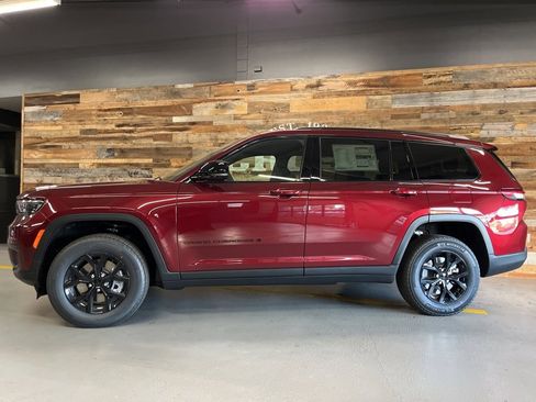 New 2025 Jeep Grand Cherokee L Altitude image 26
