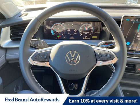 New 2026 Volkswagen Tiguan SE image 13