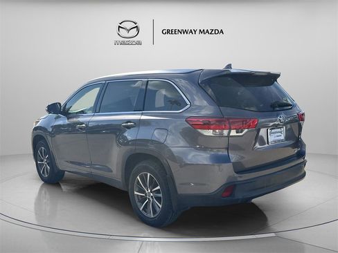 Used 2018 Toyota Highlander XLE image 5