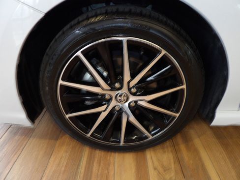 Used 2024 Toyota Camry SE image 10