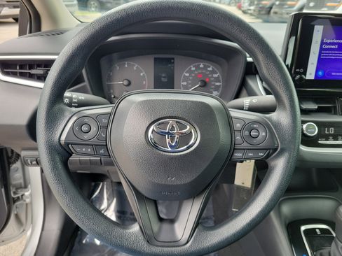 Used 2025 Toyota Corolla LE FWD image 18