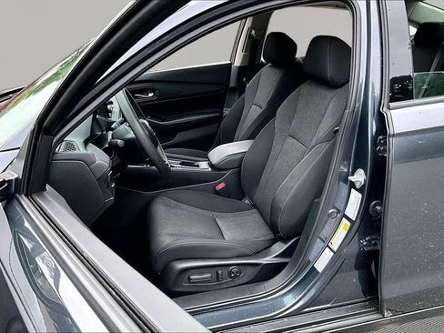 Used 2025 Honda Accord SE image 17