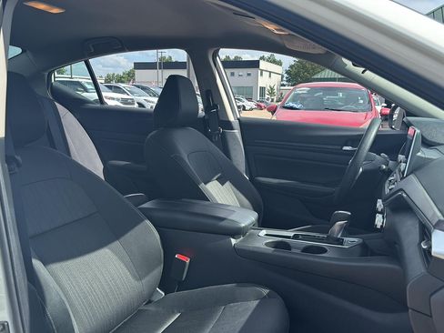 Used 2025 Nissan Altima 2.5 SV FWD image 27