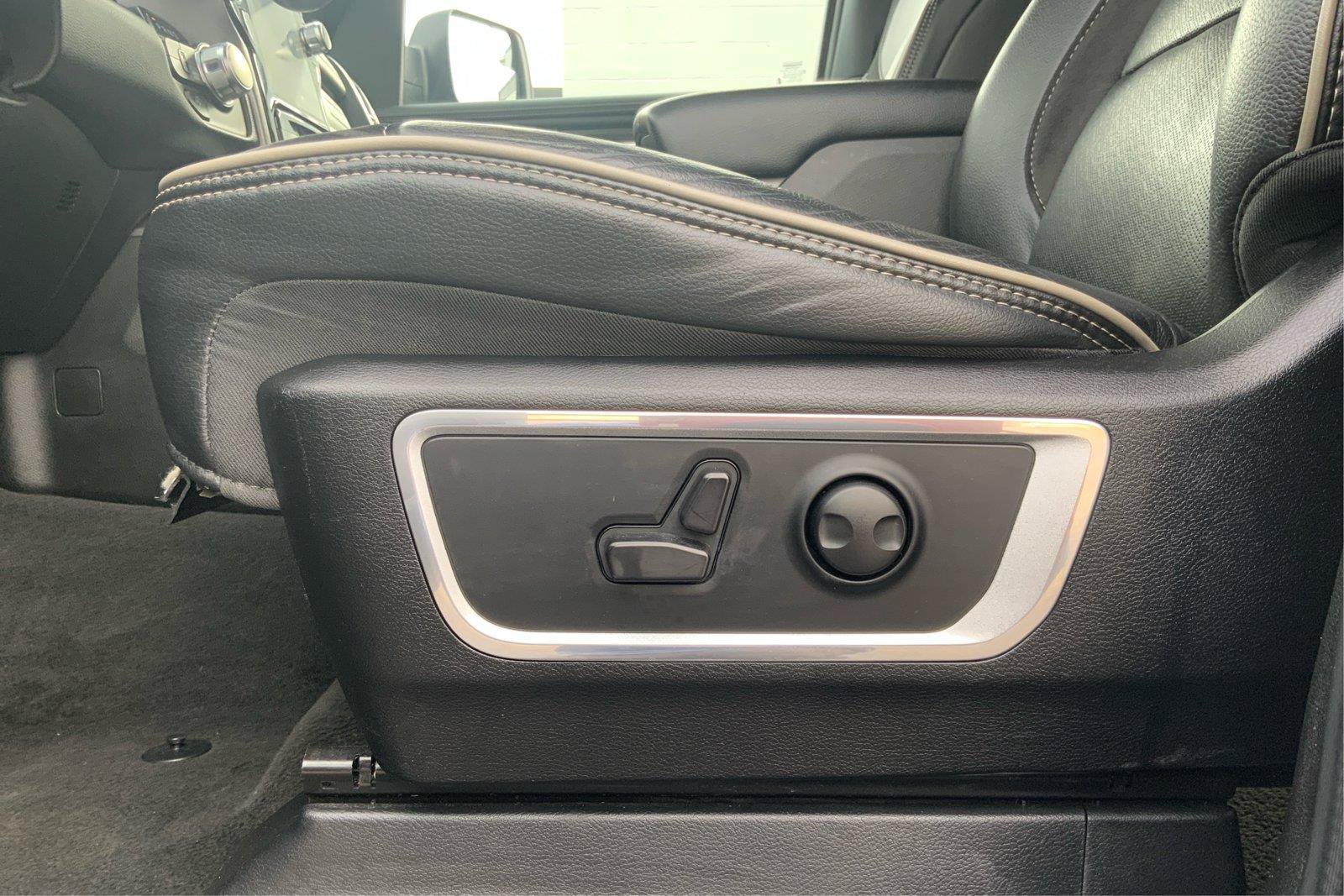 Used 2023 RAM 1500 Laramie AWD/4WD image 19