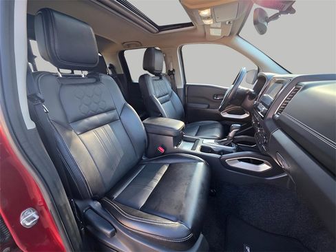 Used 2024 Nissan Frontier SL w/ Technology Package image 11