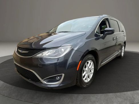Used 2020 Chrysler Pacifica Touring-L FWD image 1