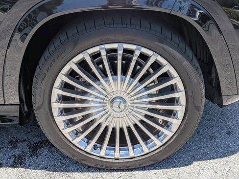 Used 2024 Mercedes-Benz Maybach GLS 600 4MATIC image 23