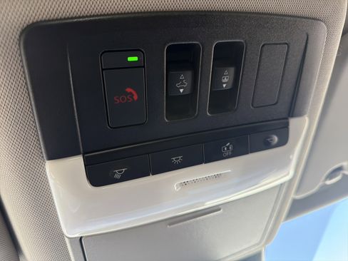 Used 2024 Nissan Rogue Platinum AWD/4WD image 26