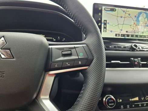 New 2025 Mitsubishi Outlander SE image 29