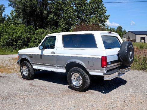Used 1995 Ford Bronco XLT AWD/4WD image 4
