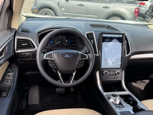 Used 2023 Ford Edge SEL w/ Convenience Package image 5