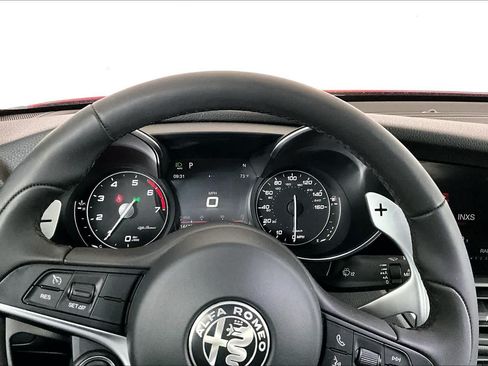 Used 2018 Alfa Romeo Giulia Ti Sport w/ Quick Order Package 22S Sport AWD/4WD image 26