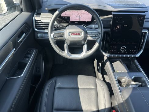 Used 2026 GMC Acadia Elevation w/ Elevation Premium Package FWD image 17