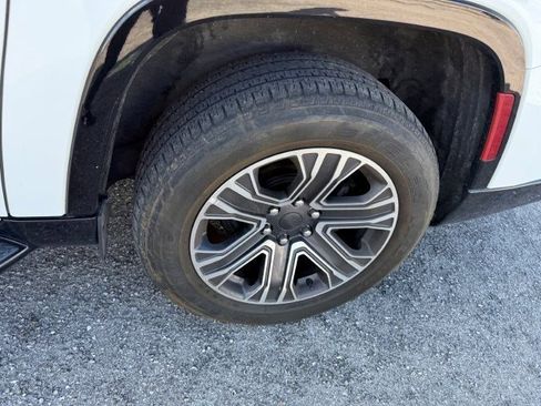 Used 2024 Jeep Wagoneer L Series II w/ Flexible Seating Group image 10