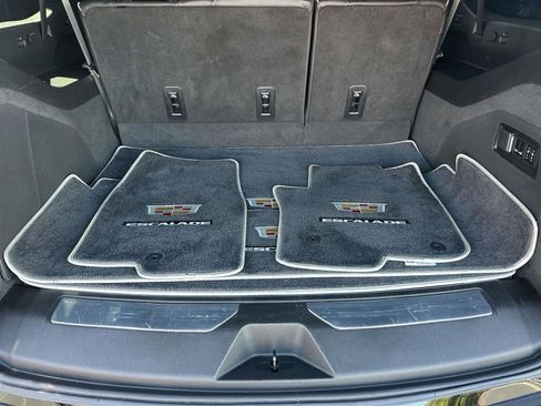 Used 2023 Cadillac Escalade ESV Premium Luxury image 20