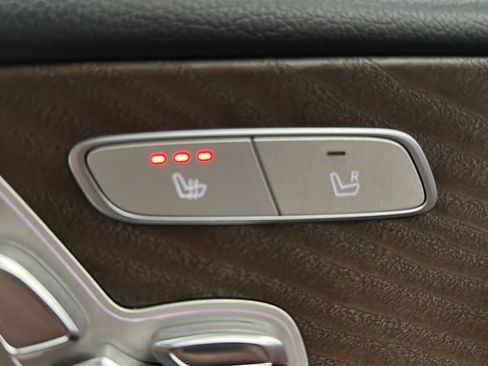 Used 2017 Mercedes-Benz E 300 4MATIC image 31