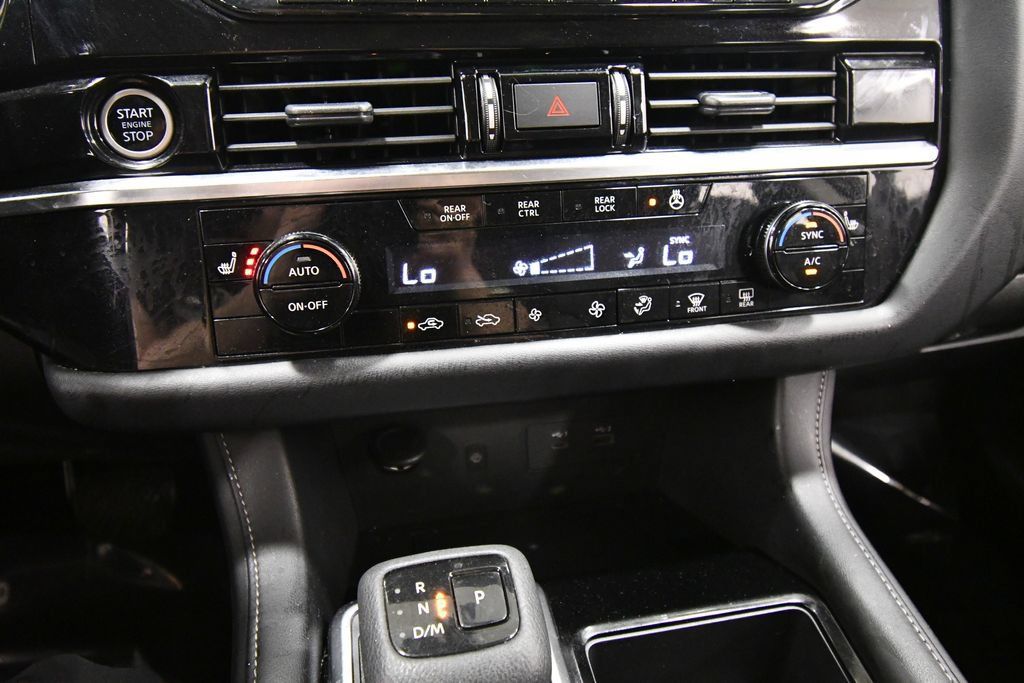 Used 2024 Nissan Pathfinder SL AWD/4WD image 27