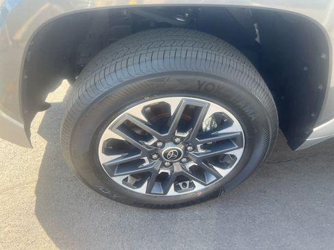 Used 2024 Toyota Tundra Limited image 6