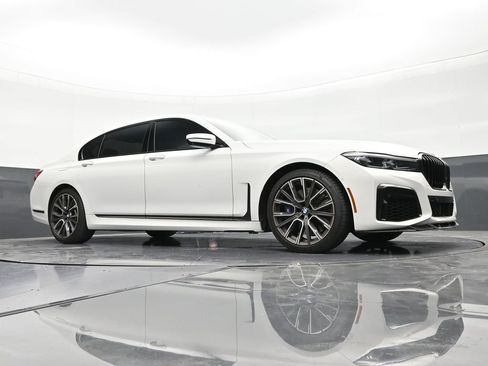 Used 2021 BMW 750i xDrive w/ M Sport Package image 26