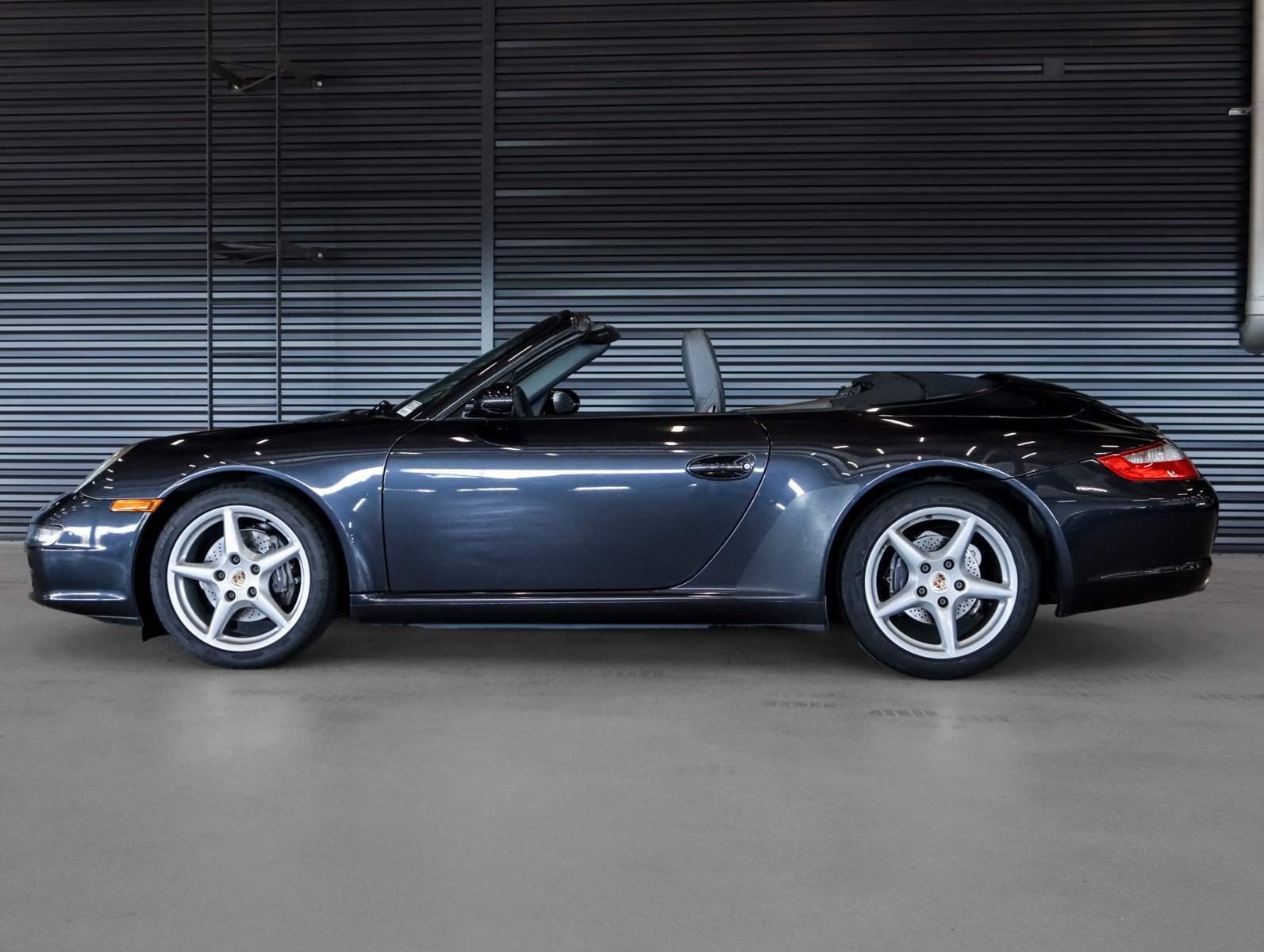 Used 2006 Porsche 911 Carrera RWD image 2